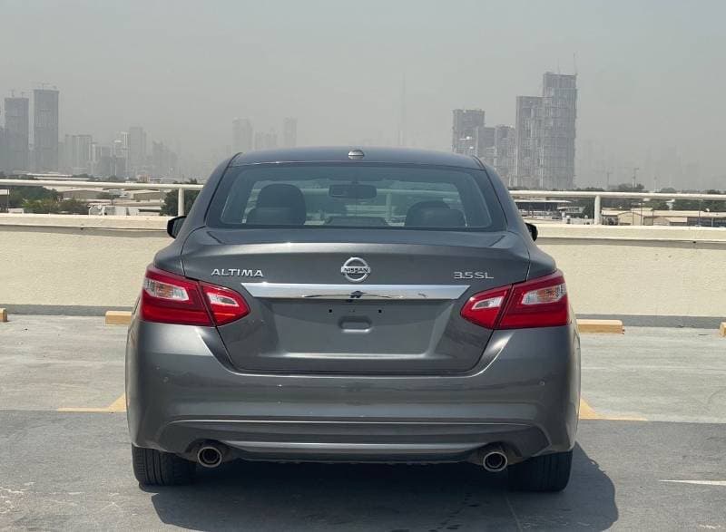 2017 Nissan Altima SL thumbnail 6