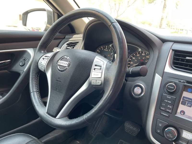 2017 Nissan Altima SL thumbnail 7