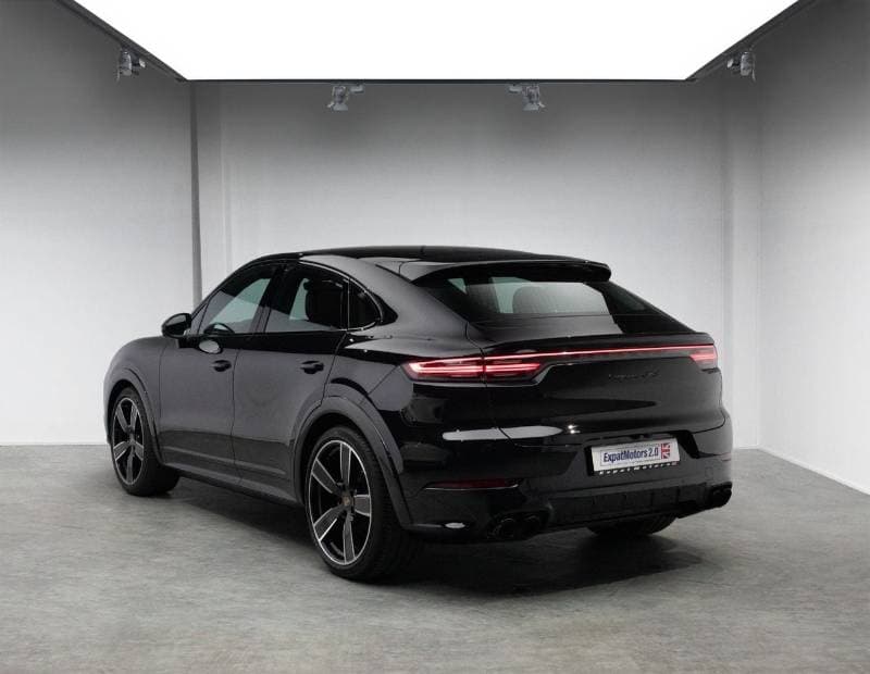 2023 Porsche Cayenne GTS thumbnail 3