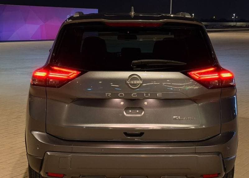 2026 Nissan Rogue PLATINUM thumbnail 5