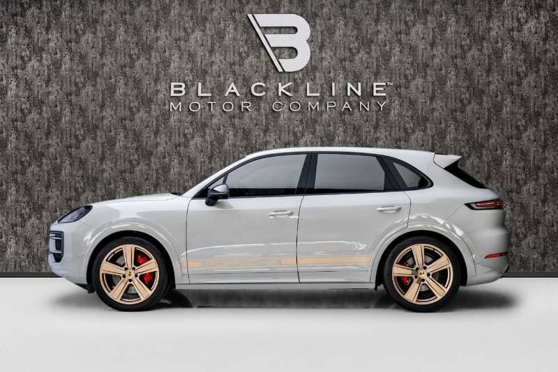 2025 Porsche Cayenne GTS thumbnail 3