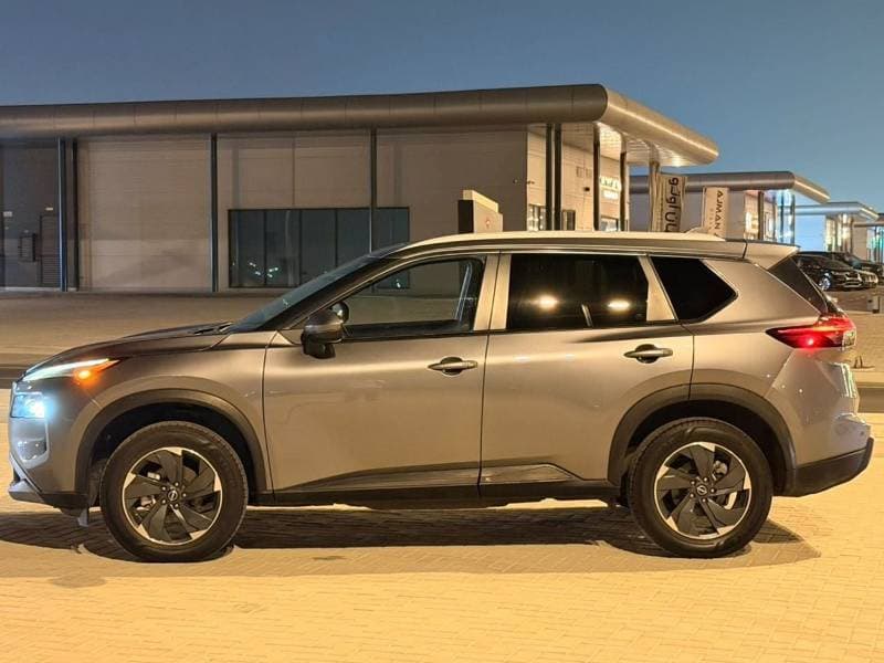 2024 Nissan Rogue PLATINUM thumbnail 2