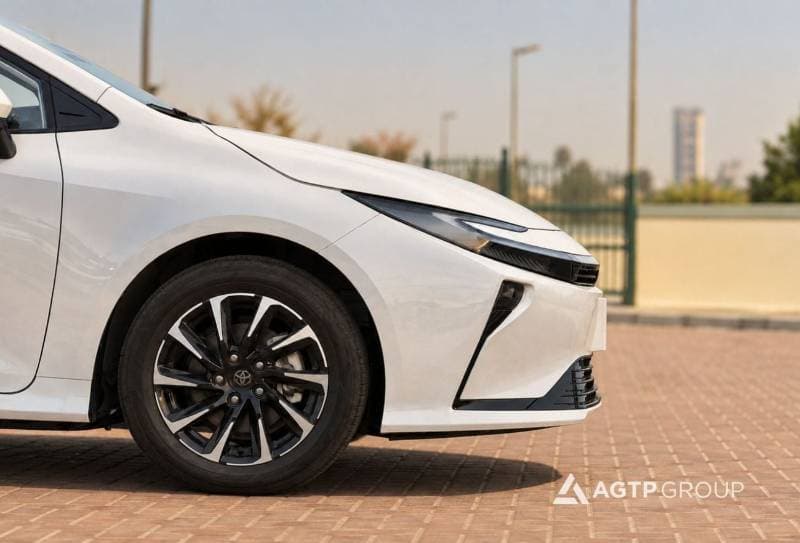 2026 Toyota Corolla XLI HEV thumbnail 3