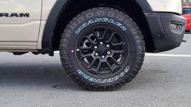 2025 RAM 1500 REBEL thumbnail 7