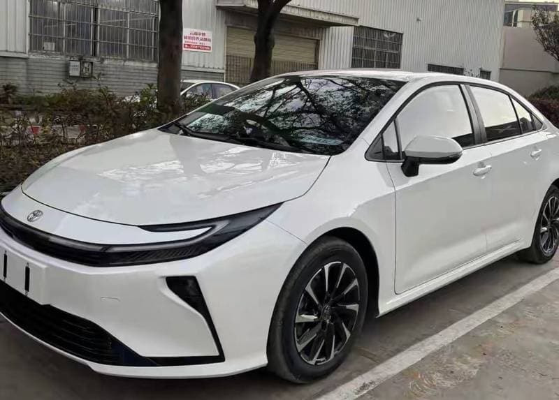 2026 Toyota Corolla 2026 1.8 hybrid elite white black