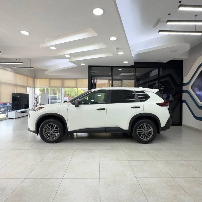 2021 Nissan Rogue SV thumbnail 4