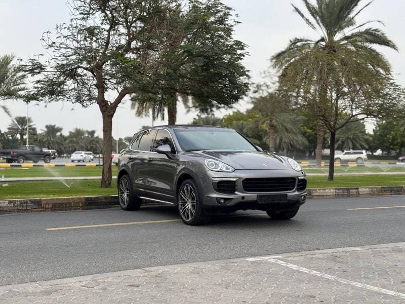 2016 Porsche Cayenne STANDARD thumbnail 5