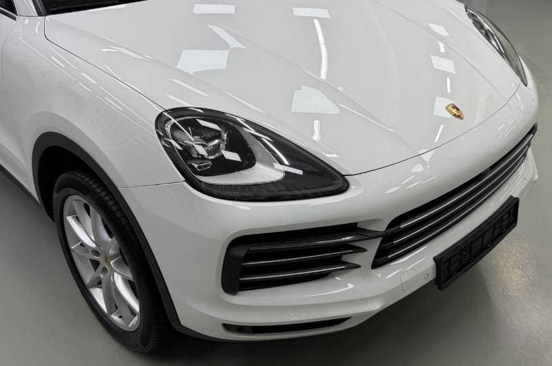 2018 Porsche Cayenne STANDARD thumbnail 2