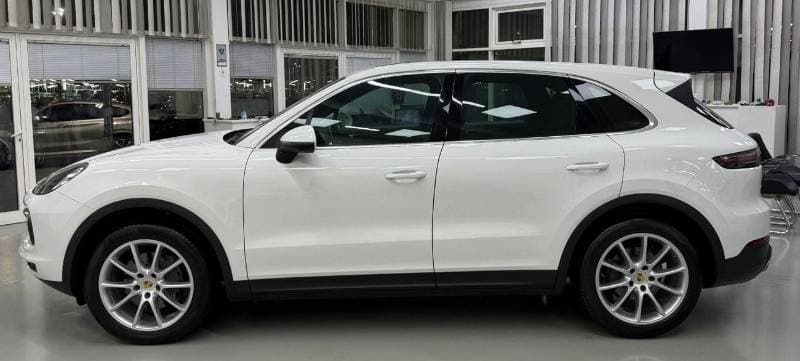 2018 Porsche Cayenne STANDARD thumbnail 6