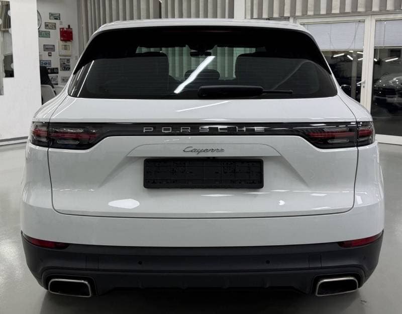 2018 Porsche Cayenne STANDARD thumbnail 4