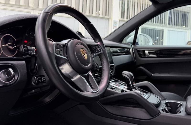 2018 Porsche Cayenne STANDARD thumbnail 8