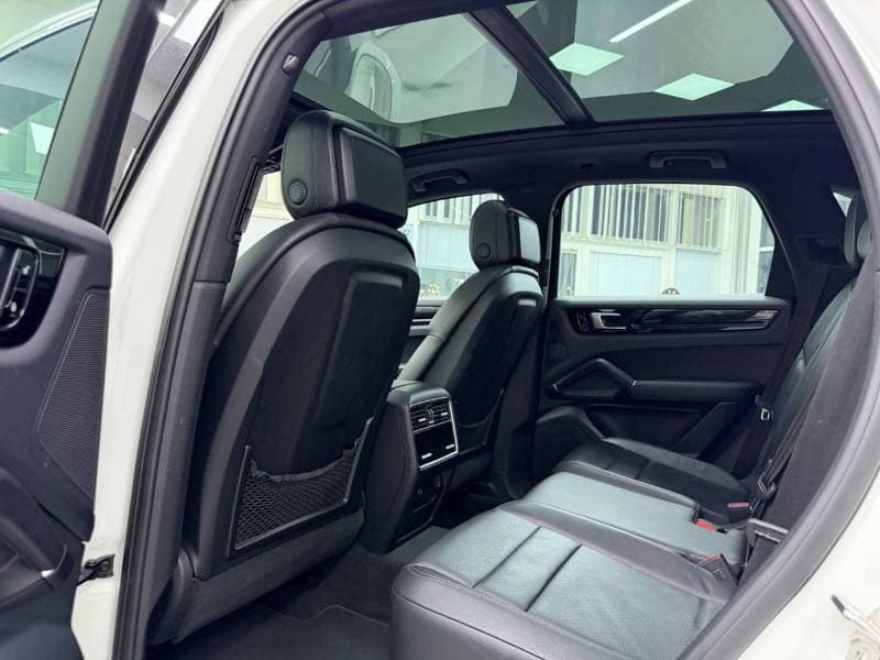 2018 Porsche Cayenne STANDARD thumbnail 7