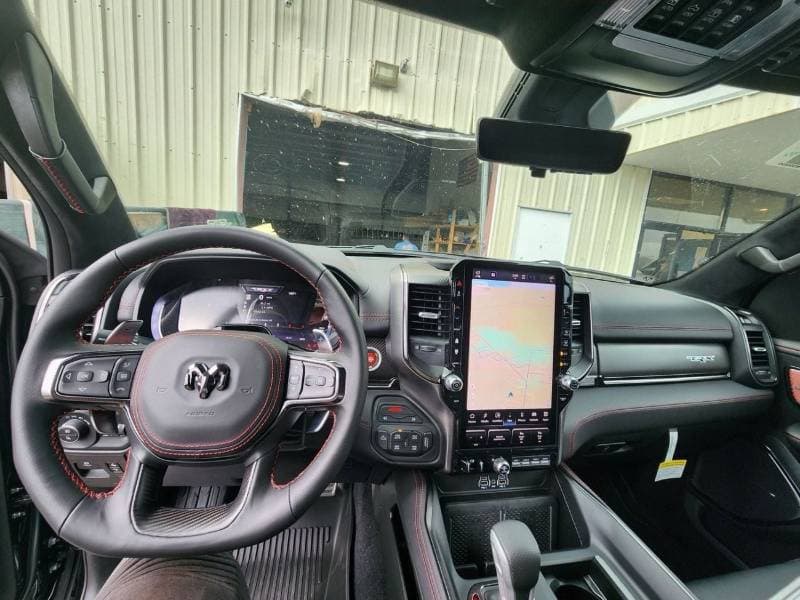 2027 RAM 1500 thumbnail 4