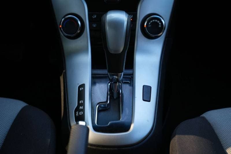 2016 Chevrolet Cruze LS thumbnail 8