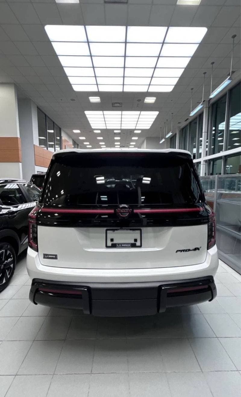 2027 Nissan Armada thumbnail 4