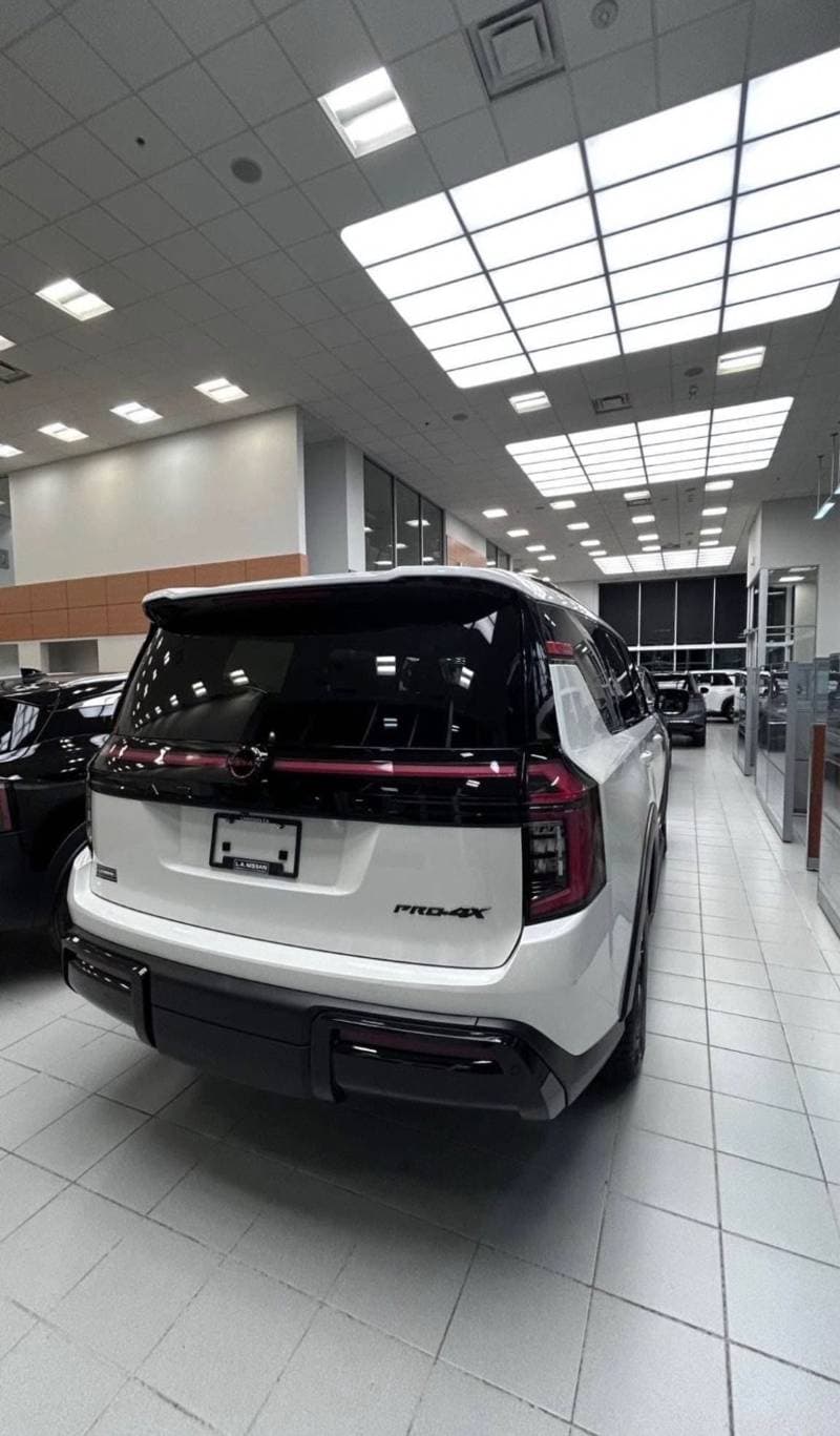 2027 Nissan Armada thumbnail 3