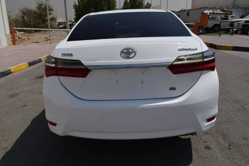2018 Toyota Corolla SE thumbnail 5