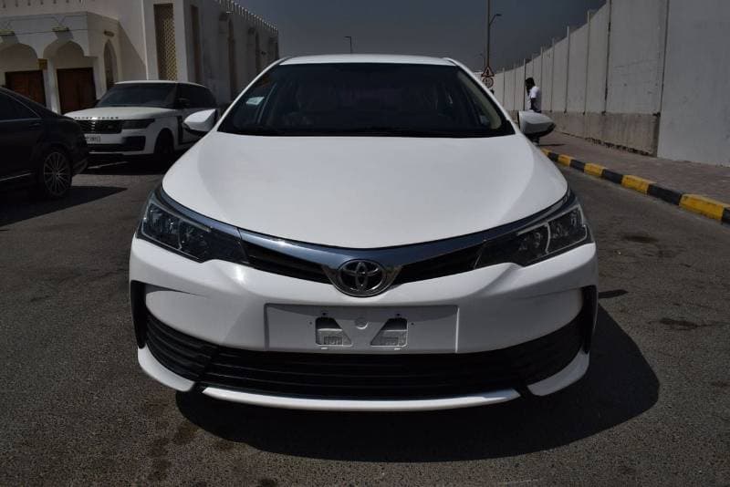 2018 Toyota Corolla SE thumbnail 2