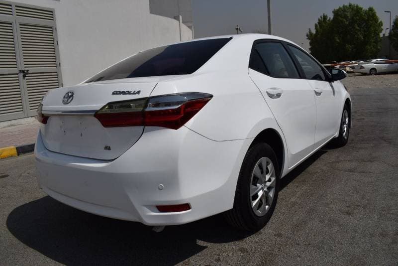 2018 Toyota Corolla SE thumbnail 4