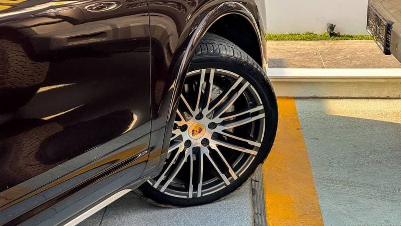2018 Porsche Cayenne S PLATINUM EDITION thumbnail 4