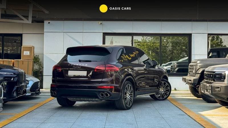 2018 Porsche Cayenne S PLATINUM EDITION thumbnail 3
