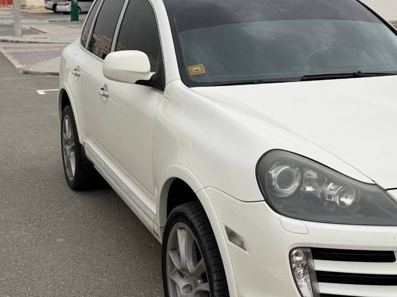 2009 Porsche Cayenne STANDARD thumbnail 2