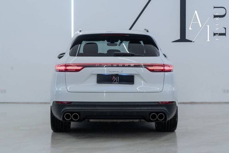 2018 Porsche Cayenne S thumbnail 4