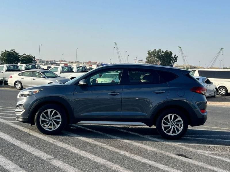 2018 Hyundai Tucson GL thumbnail 4
