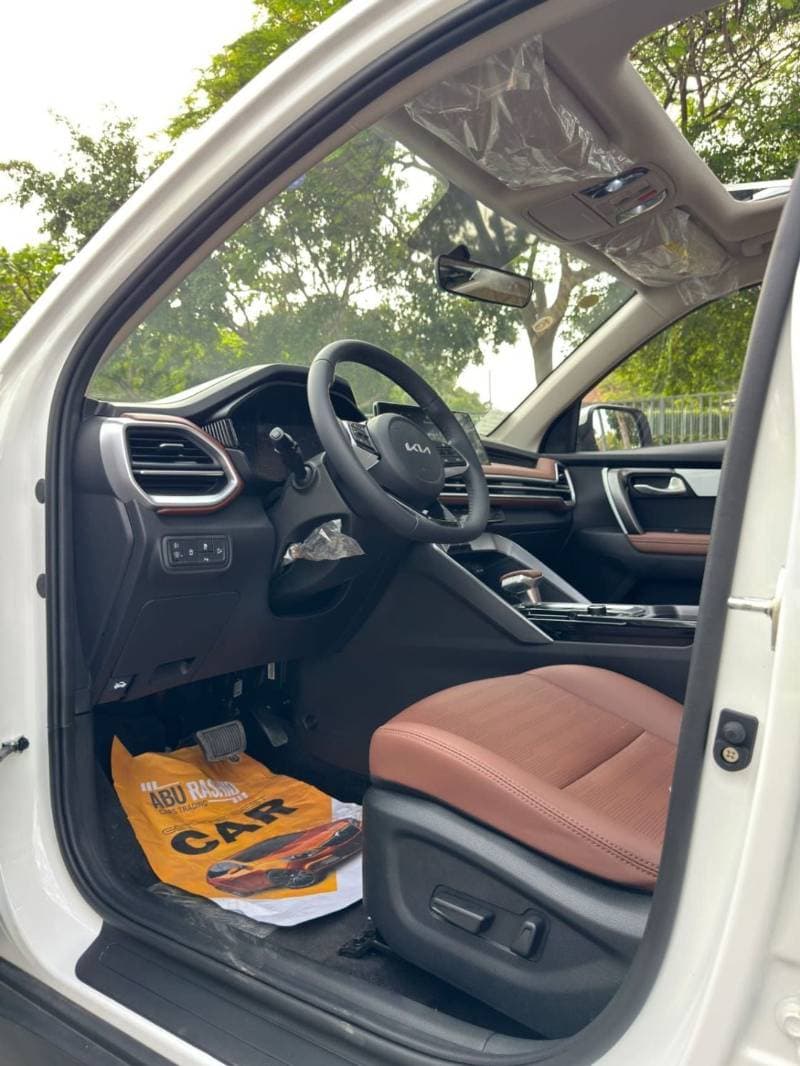 2025 Kia Sportage EX thumbnail 6
