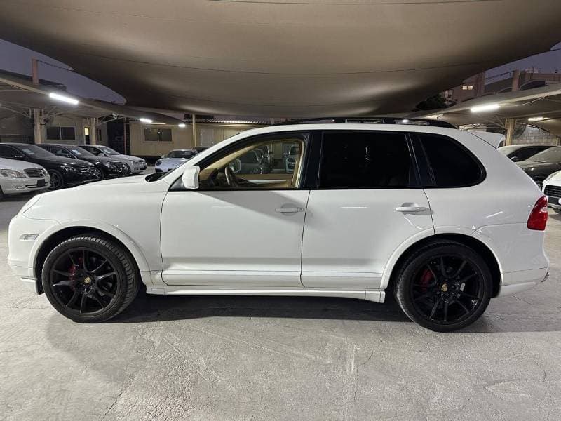 2008 Porsche Cayenne GTS thumbnail 3