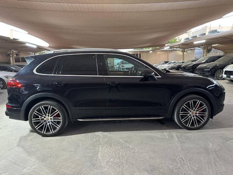 2015 Porsche Cayenne TURBO thumbnail 6