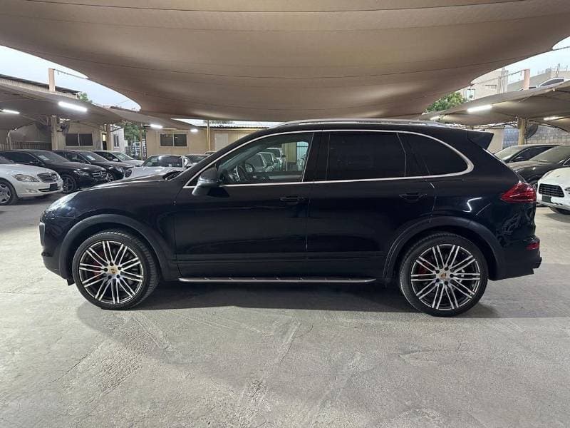2015 Porsche Cayenne TURBO thumbnail 3