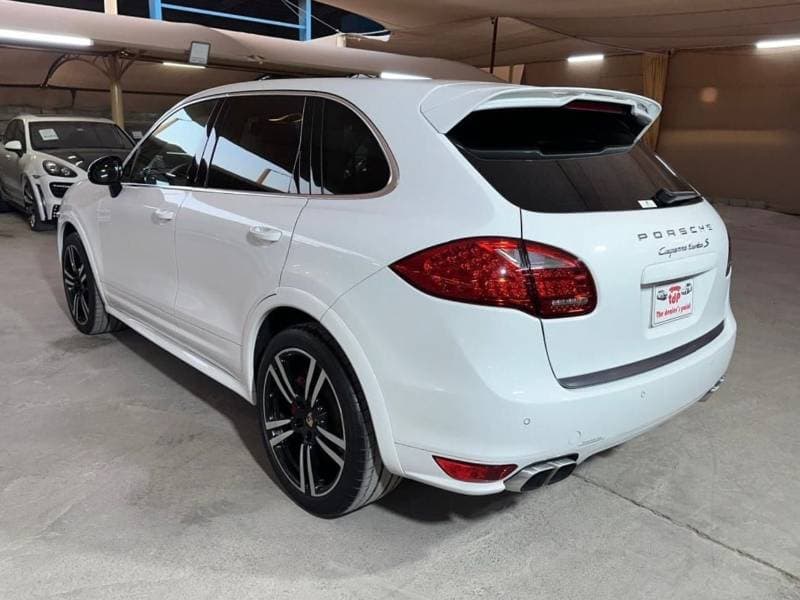 2014 Porsche Cayenne TURBO S thumbnail 4
