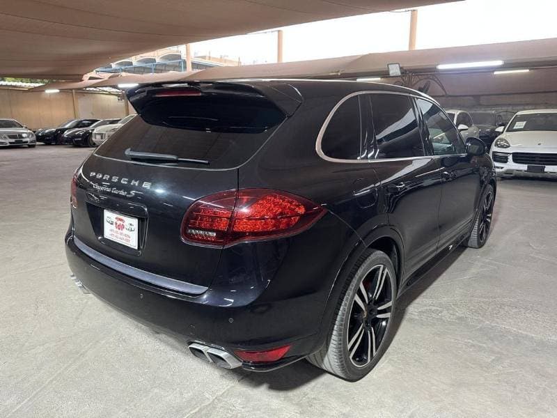 2014 Porsche Cayenne TURBO S thumbnail 2