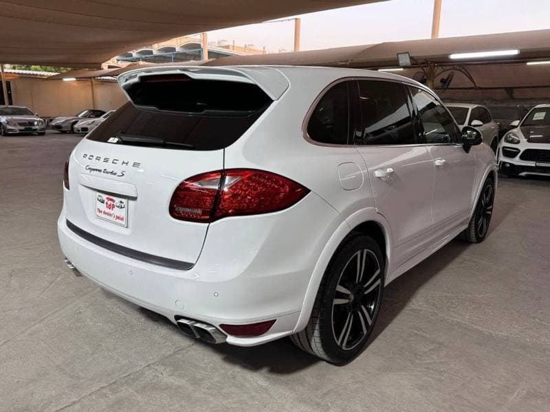 2014 Porsche Cayenne TURBO S thumbnail 2