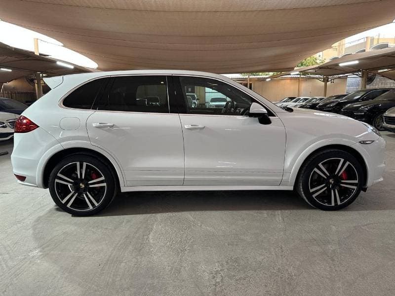 2014 Porsche Cayenne TURBO S thumbnail 6