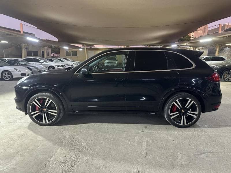2014 Porsche Cayenne TURBO S thumbnail 3