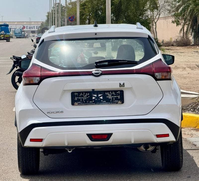 2024 Nissan Kicks SV thumbnail 6