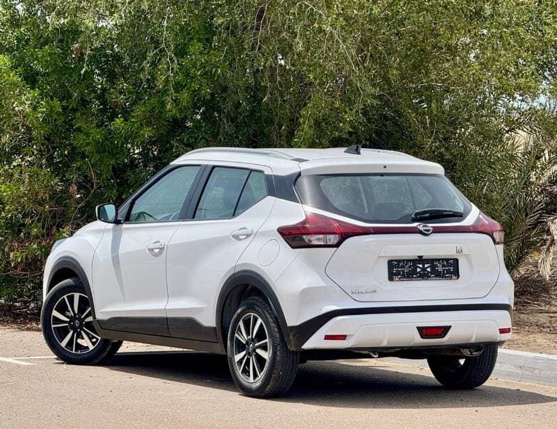 2024 Nissan Kicks SV thumbnail 4