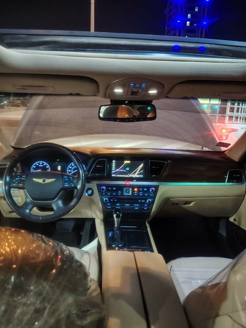 2016 Hyundai Genesis PLATINUM thumbnail 4