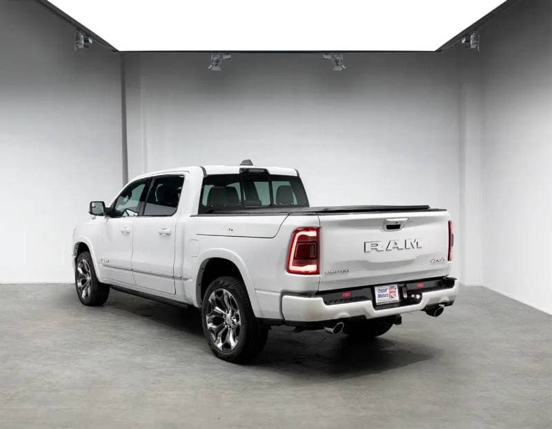 2024 RAM 1500 LIMITED thumbnail 3
