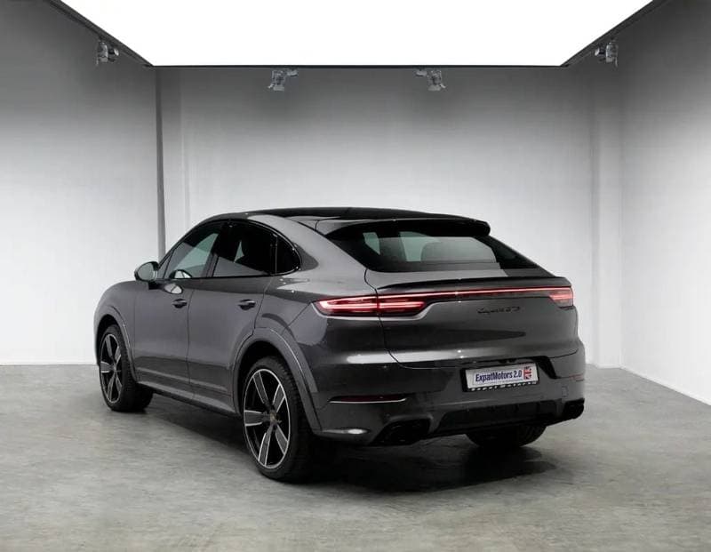 2022 Porsche Cayenne GTS thumbnail 3
