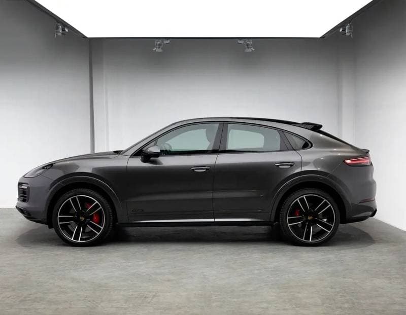 2022 Porsche Cayenne GTS thumbnail 2