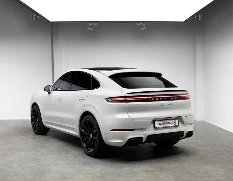 2024 Porsche Cayenne S thumbnail 3