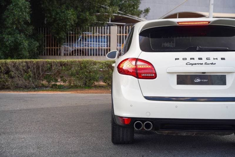 2011 Porsche Cayenne TURBO thumbnail 8