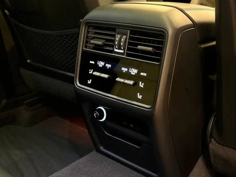 2024 Porsche Cayenne STANDARD thumbnail 6