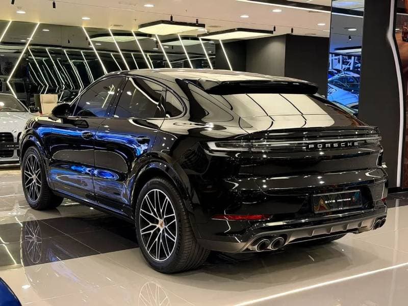 2024 Porsche Cayenne STANDARD thumbnail 3