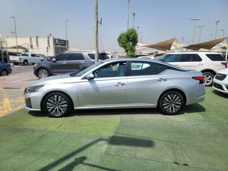 2023 Nissan Altima SV thumbnail 5