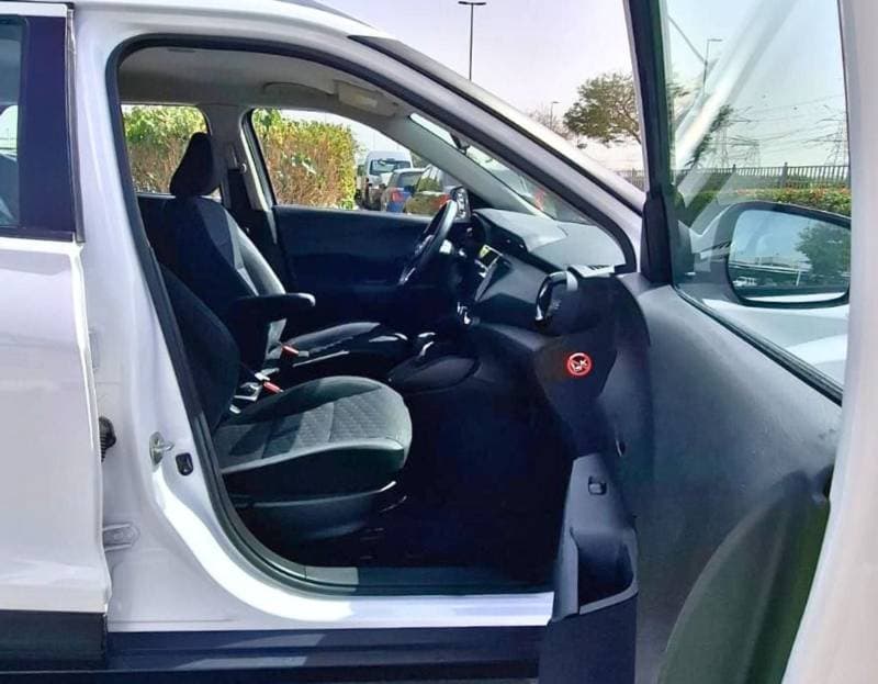 2024 Nissan Kicks SV thumbnail 8