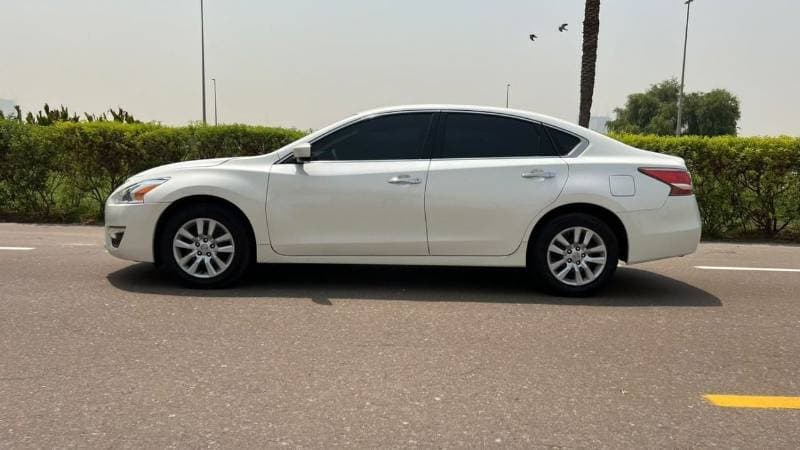 2015 Nissan Altima s thumbnail 4